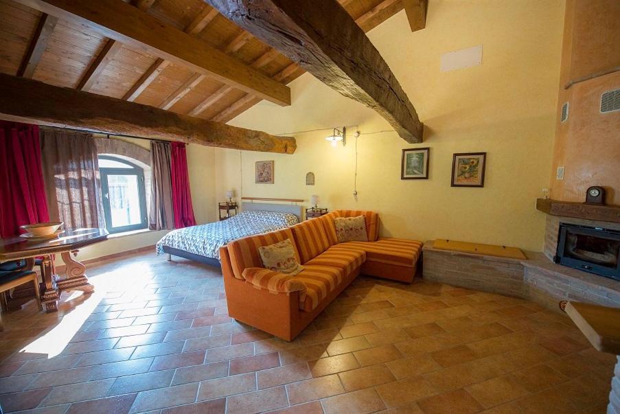 Bed and Breakfast Fattoria Branciana à Rossena Extérieur photo
